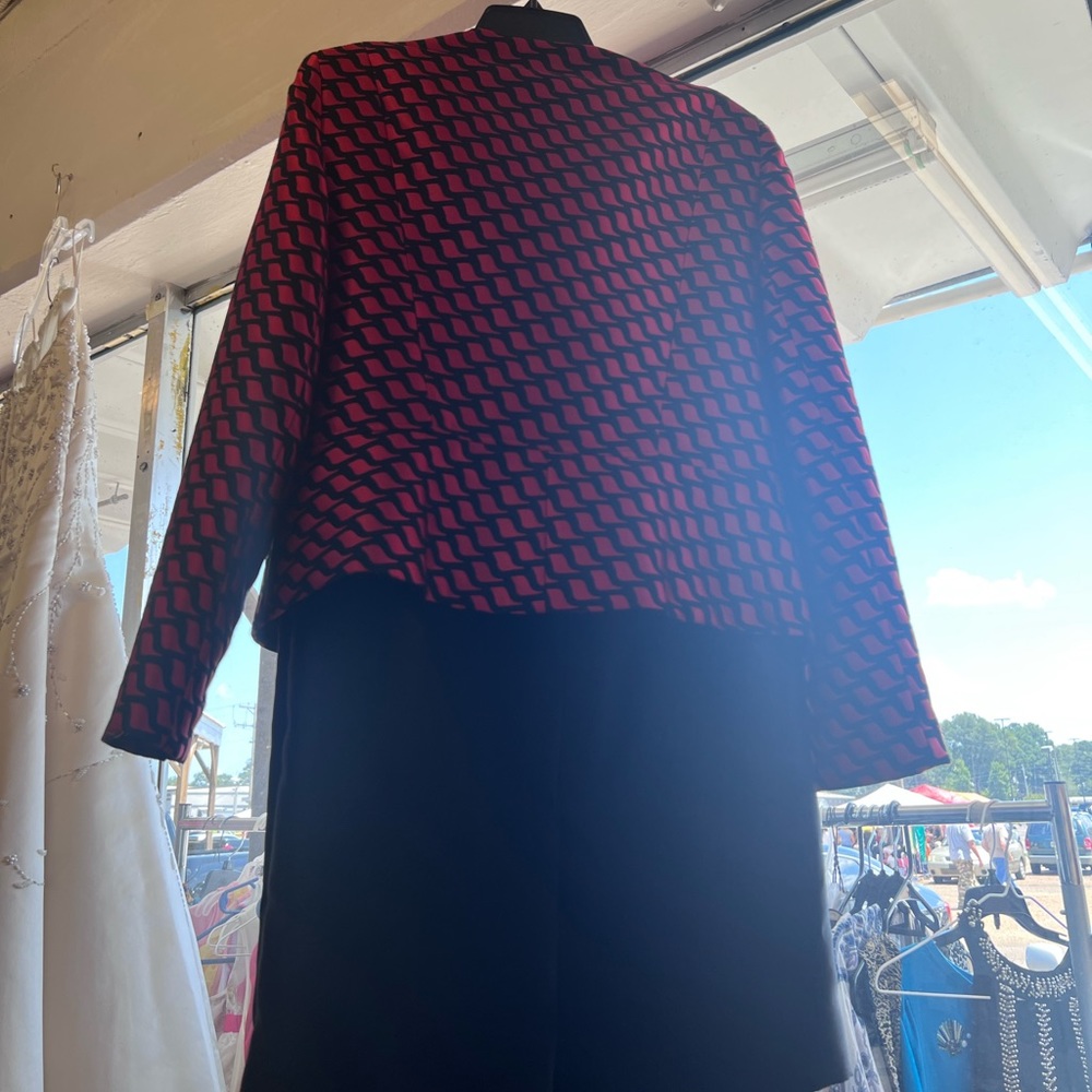 Lily Taylor skirt and jacket - Size 14